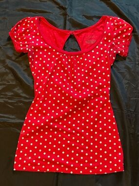Xhilaration red and white polka-dot keyhole back tie-back top size M EUC